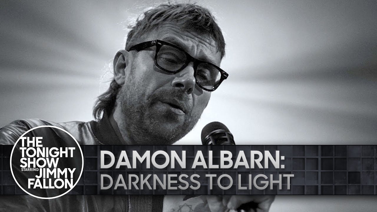 Guarda Damon Albarn Suonare Darkness To Light Al Tonight Show Di Jimmy Guarda Damon Albarn Suonare Darkness To Light Al Tonight Show Di Jimmy